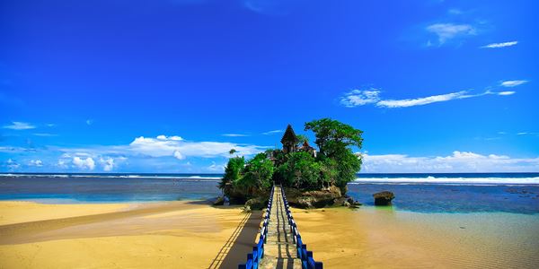 Pantai Balekambang dan Sejuta Pesonanya