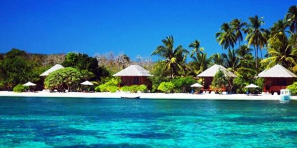 Pantai dengan Nuansa Asri di Pulau Moyo