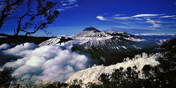 Pesona Gunung Tertinggi di Indonesia