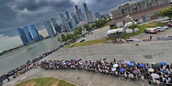 Rakyat Singaputa Antre 15 Kilometer untuk Melihat Pemakaman Lee Kuan Yew