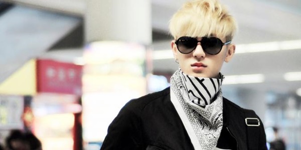 Pakai Serba Hitam di Bandara, Tao EXO Dikabarkan Bakal ke Amerika