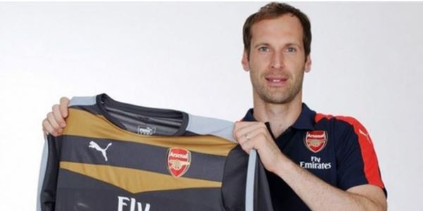 Akhirnya Arsenal Resmi Umumkan Transfer Petr Cech dari Chelsea
