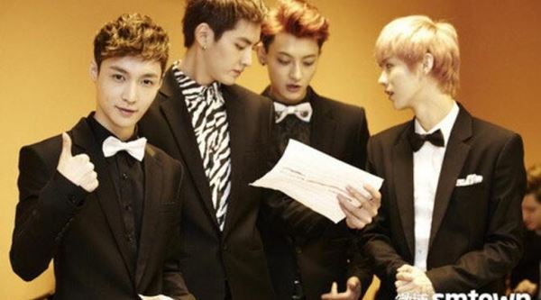 personel EXO yang berasal dari tiongkok
