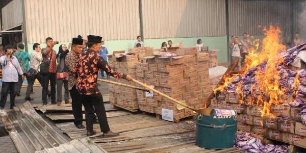 Minta Maaf, 28 Ribu Karton Permen Bertuliskan 'Yaowo' Dimusnahkan