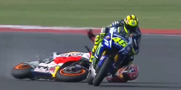 Terbukti 'Tendang' Marc Marquez, Valentino Rossi Kena Hukuman Penalti