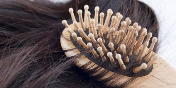 Tips Ampuh Atasi Rambut Rontok Secara Alami