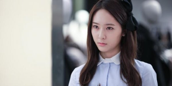 Jadi MC Golden Disk Awards, Netizen Sebut Krystal f(x) Bikin Suram 3