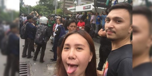 Selfie Julurkan Lidah di TKP Bom Sarinah, Wanita Ini Dibully Netizen