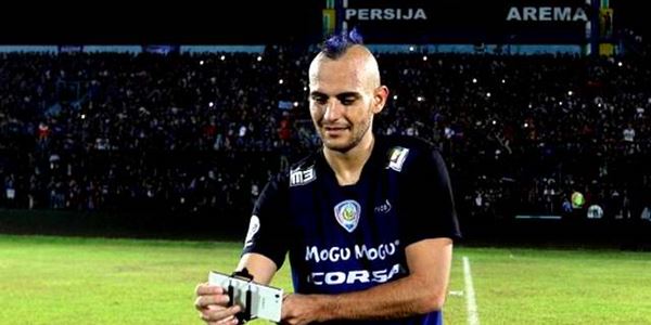 Aremania Pertanyakan Alasan Depak Kiko Insa dan Kontrak Goran Ganchev