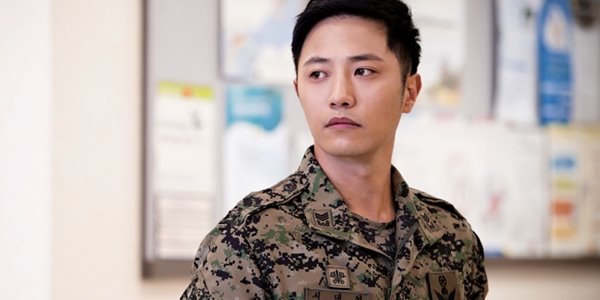 Bintang Descendants of The Sun Jin Goo Bikin Heboh Bandara Beijing 2