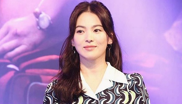 Song Hye Kyo Angkat Bicara Tentang Rumor Kencan dan Gelang Couple