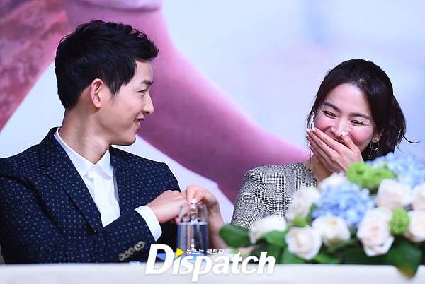 Deretan Foto Song Joong Ki – Song Hye Kyo Gelar Event Hongkong
