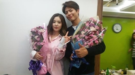 Park Bo Gum dan Irene Red Velvet Rayakan 1 Tahun Bersama di "Music Bank"