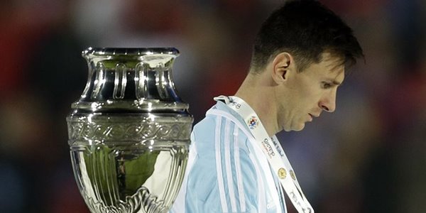 Frustasi Selalu Gagal Bersama Timnas, Lionel Messi Pilih Pensiun Dini