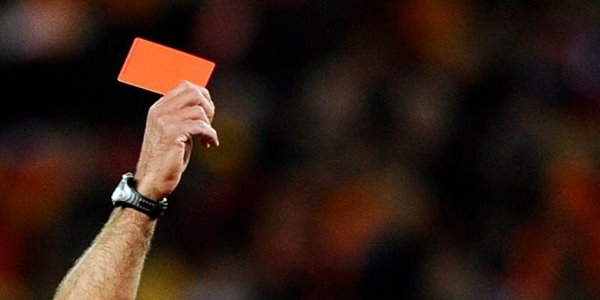 Kentut di Atas Lapangan, Pemain Swedia di Kartu Merah Wasit!