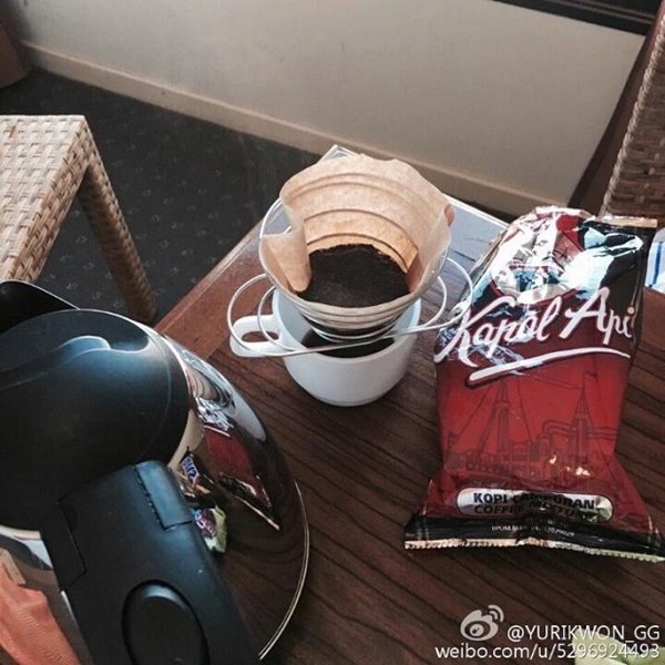 Unggah Video Seduh Kopi Indonesia, Yuri SNSD Bikin Netizen Bangga 2