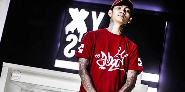 Dilempari Penonton saat manggung, Ini yang Dilakukan Young Lex