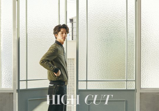 Gong Yoo is featured on the latest cover of 'High Cut'! He went for an easy-going, comfortable boyfriend style. Instead of fitted suits or crazy outfits, Gong Yoo put on everyday outfits for the photoshoot, wearing safari jackets, wide pants, and hoodies to complete the boyfriend look.