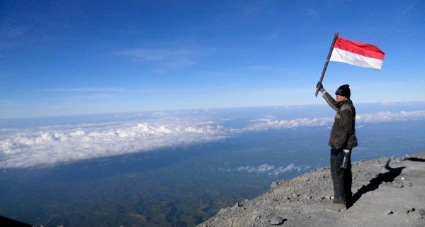 Tantang Adrenalinmu Dengan Jelajahi Gunung – Gunung di Malanggunung semeru